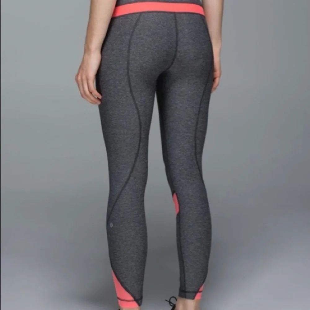Lululemon - Inspire Tight II - Picture 2 of 4